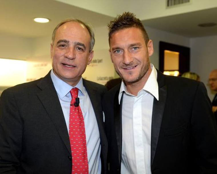 Totti con il direttore della Gazzetta dello Sport, Andrea Monti. Bozzani
